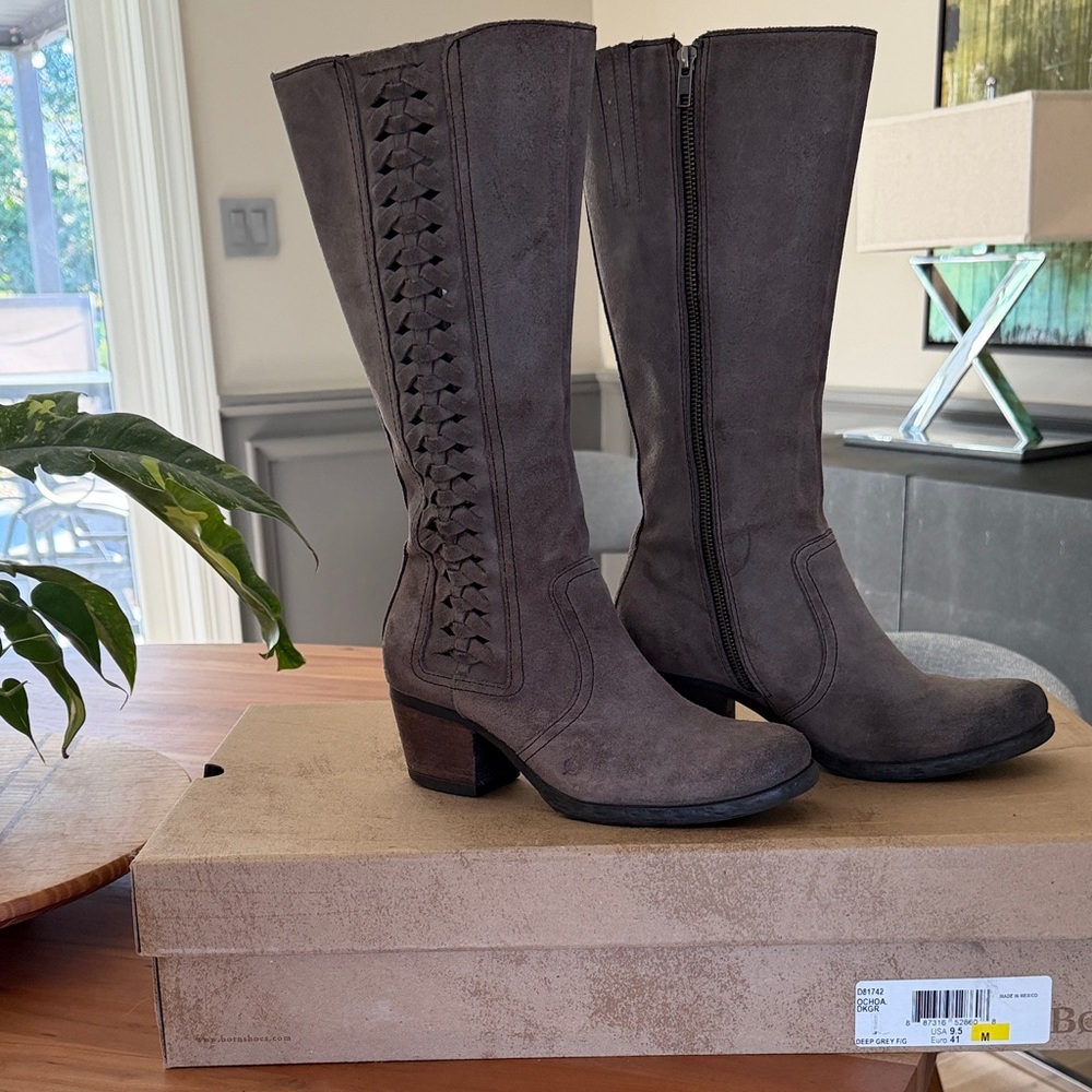 Women's Knee-High Boots in Gray
